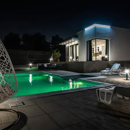 Villa Hill With Private Pool *